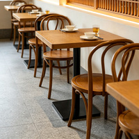 Mobilier de restauration oriental moderne et minimaliste, tables multicouches résistantes aux rayures et chaises en bois massif