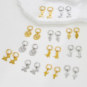 Boucles d'oreilles pendantes en acier inoxydable motif <span class=keywords><strong>girafe</strong></span> mignonne, style dessin animé ajouré, design unique, style Ins, polyvalentes - Product Image 4