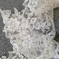 Dentelle brodée faite main en maille 100 % polyester avec bordure à sequins, motifs et couleurs personnalisés, pour robes de mariée, chaussures et sacs