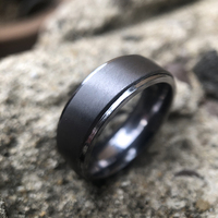 Cincin Tantalum Murni Grosir untuk Pria, Cincin Kawin Antialergi dengan Lapisan Satin, Tepi Bertingkat, Perhiasan Minimalis untuk Pasangan