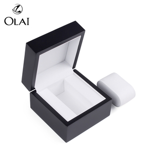 Scatola <span class=keywords><strong>per</strong></span> Orologi in <span class=keywords><strong>Legno</strong></span> Laccato Nero Lucido con Logo Personalizzato, Cuscino in Velluto Marrone all'Interno, Confezione <span class=keywords><strong>Regalo</strong></span> <span class=keywords><strong>per</strong></span> Orologi - Product Image 6