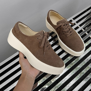 Chaussures pour hommes de luxe et tendance, de conception chinoise, en noir pur, avec des lacets en caoutchouc élégants et une conception en mesh. - Product Image 4