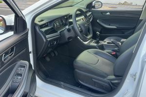 سيارة تشيري أريزو 5 برو 2021، محرك 1.5 لتر، ناقل حركة يدوي، إصدار الشباب، مقود يسار، مقاعد جلدية داخلية داكنة، 4 أبواب، 5 مقاعد، سيدان مع فتحة سقف - Product Image 6