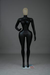 Maniquí femenino negro de cuerpo completo, talla grande, con busto y caderas anchas, para exhibición en tienda de ropa de estilo <span class=keywords><strong>occidental</strong></span>. - Product Image 6