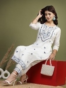 Conjunto de Kurta y Palazzo de Verano con Silueta Plisada, Bordado en Color Blanco, 100% Algodón, Diseño Exclusivo, la Mejor Ropa Casual para Mujer - Product Image 2
