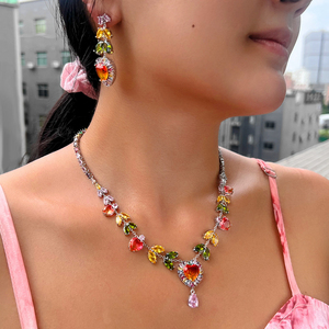 Set di Gioielli da Sposa di Lusso <span class=keywords><strong>con</strong></span> Orecchini Pendenti a <span class=keywords><strong>Cuore</strong></span> <span class=keywords><strong>Grande</strong></span> e <span class=keywords><strong>Collana</strong></span> in Zirconia Cubica Multicolore per Donne - Product Image 4