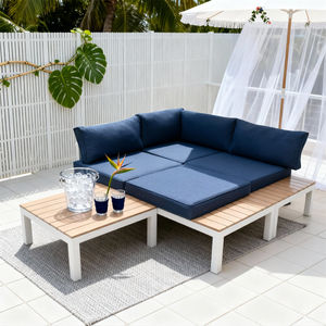 Ensemble de canapé deux places minimaliste pour extérieur avec table basse, couleur personnalisable, structure en métal et bois, mobilier de salon décontracté résistant aux intempéries pour patio - Product Image 1