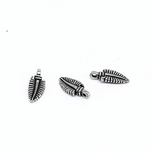 Pendentif en forme de feuille en acier inoxydable yunnique pour la fabrication de bracelets, forme irrégulière, composants de bijoux GZY-PJ0003 - Product Image 1