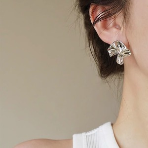 Pendientes <span class=keywords><strong>de</strong></span> <span class=keywords><strong>Diseño</strong></span> Plisados Únicos <span class=keywords><strong>de</strong></span> <span class=keywords><strong>Alta</strong></span> Gama para Mujer, Marcas Populares, Venta al por Mayor, Pendientes Finos y Gruesos para Chicas - Product Image 3
