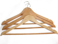 Cintre en bois de qualité B, finition laquée simple, crochet en métal chromé pour rangement de vêtements dans la garde-robe, marque ASCEND, modèle ASCEND-251205