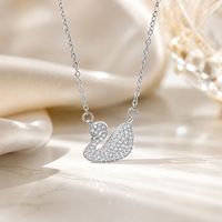 Collier à breloque élégant en acier inoxydable 316L plaqué or 18K PVD et argent, avec pendentif cygne entièrement pavé de zircone cubique et chaîne à maillons câblés