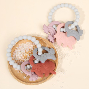 Pulsera de silicona para la dentición con forma de elefante, arcoíris y luna para bebés de 0 a 24 meses, juguete mordedor unisex - Product Image 2