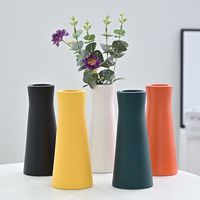 Vase à fleurs moderne minimaliste de 20 cm en mat avec arrangement de camélias artificiels en option pour la décoration de la maison, du bureau ou de la table