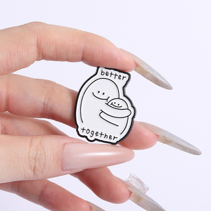 Better Together Hug Broche Esmalte Pins Figura de palo de dibujos animados Broches Insignia de solapa Regalo de joyería para mejores amigos al por mayor - Product Image 4