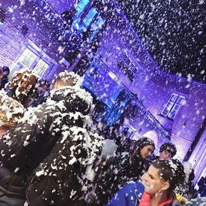 Máquina de nieve Limin de 1500W para grandes escenarios, efecto de nieve artificial para exteriores, para bodas, películas, escenarios y eventos. - Product Image 1