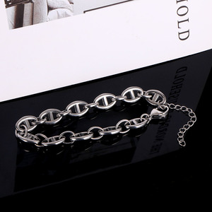 Bracelet en acier inoxydable motif nez de cochon, design géométrique ajouré, bracelet tendance unisexe - Product Image 3