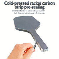 Raquette de pickleball en fibre de carbone renforcée avec bord scellé, à moitié prix et sensation de frappe similaire à une pagaie de pickleball thermoformée