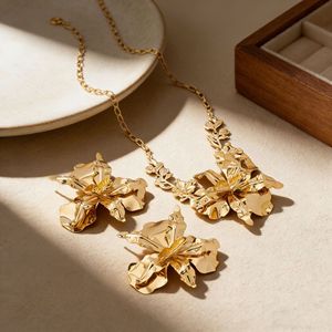 Nuevo Conjunto de Collar y Pendientes de Flor Grande Exagerada de Aleación de Oro para Mujer, Joyería de Declaración para Vestido de Noche, Banquete, Fiesta, Aleación de Zinc - Product Image 3
