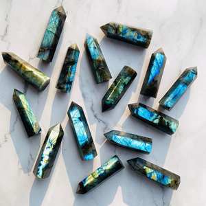 แท่งควอตซ์เรืองแสงสีรุ้งผลิตจากโรงงาน หินลาบราดอไรต์ปลายแหลม สำหรับตกแต่งเพื่อการบำบัดและตกแต่งภายใน - Product Image 1