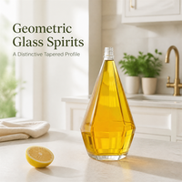 Bouteille de liqueur en verre conique géométrique Solent avec bouchon optionnel, texture facettée, fournisseur OEM pour marque privée