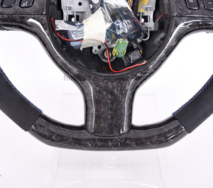 พวงมาลัยคาร์บอนไฟเบอร์ฟอร์จ LED ไมโครสวีด M Performance สำหรับรถยนต์ BMW E46 M3 ขายส่งจากโรงงานโดยตรง - Product Image 3