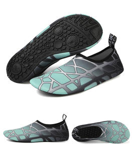 Su içinde yalınayak yüzme için uygun, çabuk kuruyan yumuşak tabanı ile plaj yürüyüş ayakkabıları. Özelleştirilebilir toptan mevcut - Product Image 2