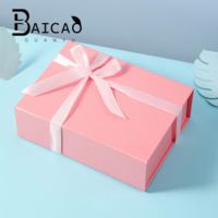 Boîte cadeau carrée grand format en carton ondulé avec couvercle, finition mate, gaufrage et estampage pour la Saint-Valentin (vente en gros)