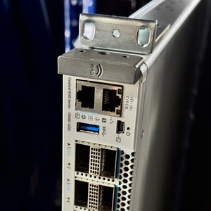 9500 Series C9500-32QC <b>Network</b> <b>Switch</b> - Product Image 2