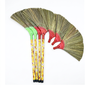 Balai souple en paille naturelle vietnamienne pour le nettoyage intérieur/extérieur VINACRAFT JSC Modèle 260421 Meilleur prix - Product Image 1