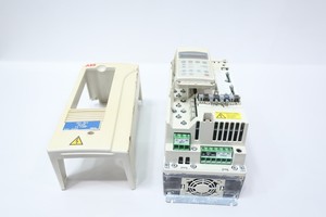 ACS800-U1-0006-5+P901 ไดรฟ์ AC VFD 5 แรงม้า 380-500 โวลต์ AC 0-300 เฮิรตซ์ 0-500 โวลต์ AC PLC - Product Image 1