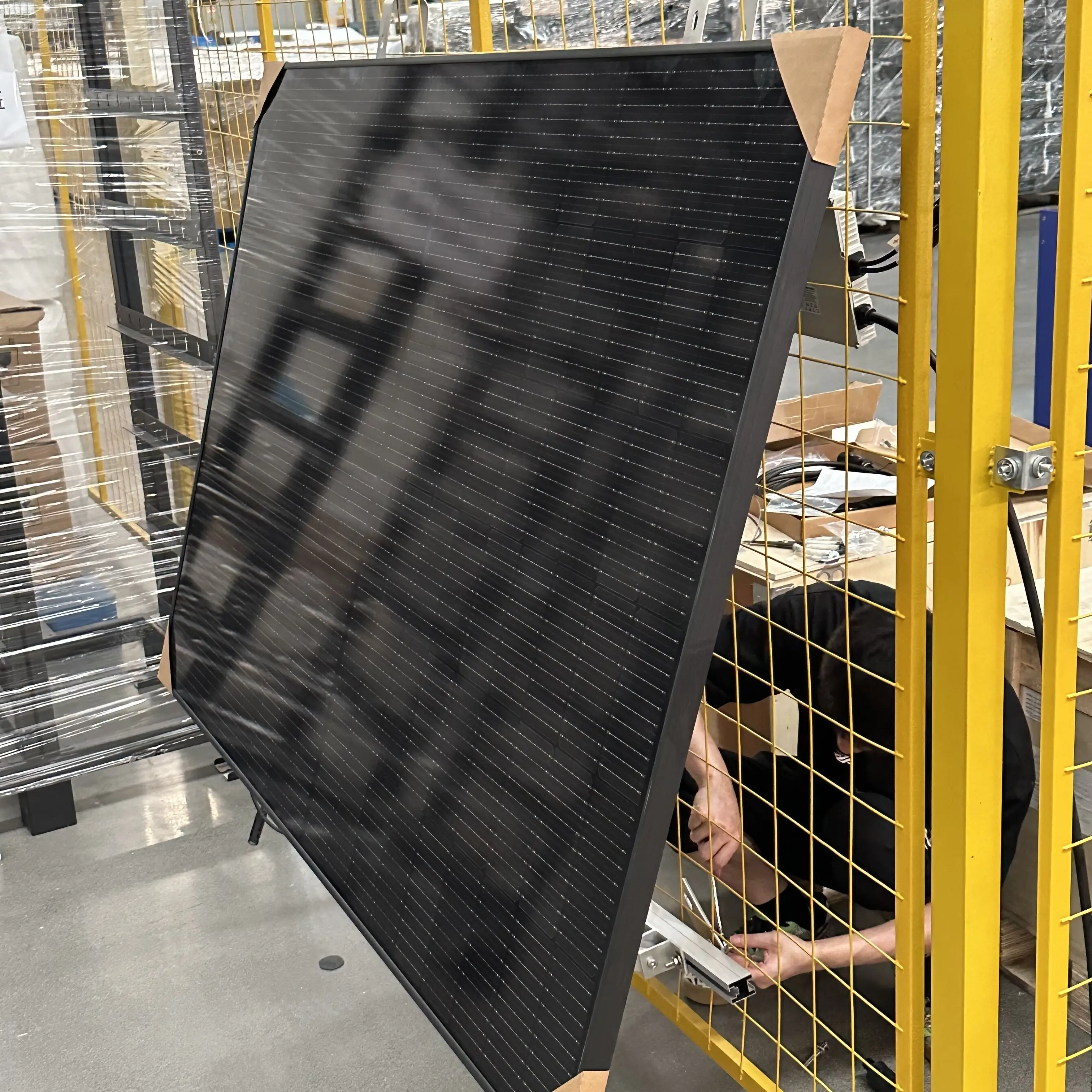 Entrepôt de l'UE Longi Panneau photovoltaïque mono promotionnel à chaud haute efficacité 182mm demi-cellule 540w 550w 555w Panneau solaire