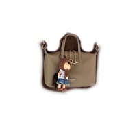 Sac à bandoulière en cuir véritable personnalisé avec logo, gris élégant, pour femme, idéal pour les trajets quotidiens