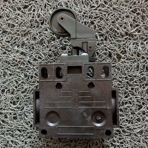 Schmersal Limit Switch BN 65-RZ/V Screw Terminal Industrial Mechanical Application - Product Image 1