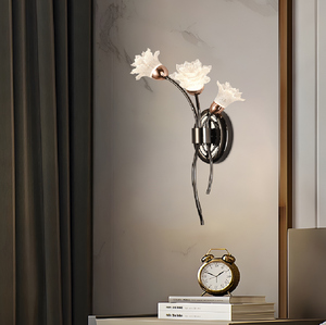 Lampe murale de <span class=keywords><strong>chevet</strong></span> en forme de bourgeon de fleur en cristal. Style d'ambiance romantique. Éclairage domestique français. - Product Image 1