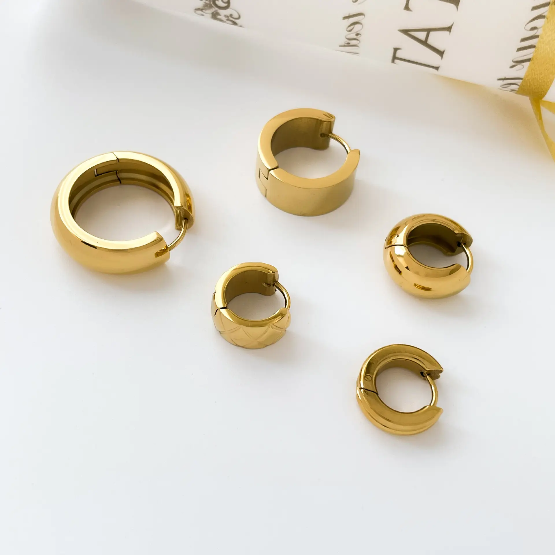 High quality Stainless Steel Fenny Jewelry Versatile Simple Gold Huggie Earrings 18k Gold Bulk Hoop Earrings for Women