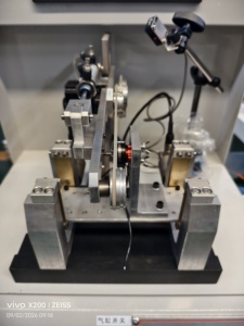 Machine d'équilibrage à courroie pour rotors de moteurs de drones UVA, capable de supporter une charge de 0,5 kg pour des rotors d'un diamètre de 160 mm ou moins. - Product Image 4