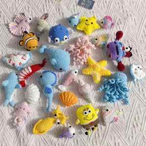 Llavero de ganchillo hecho a mano con miniaturas de animales marinos: Cangrejo, Tiburón, Delfín, Pez, Estrella de mar. Colgante para bolso, muñeco de peluche. - Product Image 2