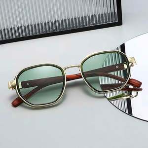 Gafas de Sol Personalizadas con Logotipo 2025, Gafas de Sol Cuadradas de Metal Punk para Hombre y Mujer, con Protección UV400, Lentes Degradadas y Diseño de Madera - Product Image 1