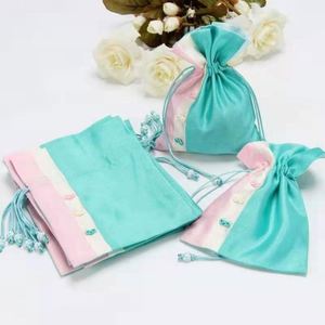Sac à perruque en satin directement de l'usine avec logo personnalisé, pochette en satin multicolore pour perruque, idéal pour les promotions - Product Image 2