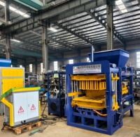 Machine à briques creuses automatique QT4-15B pour la production de blocs de maçonnerie en béton