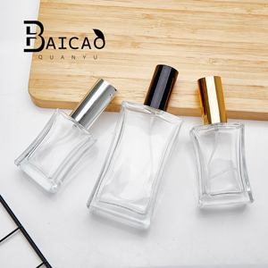 Flacon de parfum de luxe 100 ml en verre plat carré, élégant, vide, en cristal, pour voyage, rechargeable, avec bouchon à vis et pulvérisateur - Product Image 2