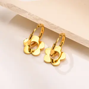 Trendy Tarnish Free Edelstahl Flower Charm Hoops Mädchen Two Tone Hoops Frauen 18 Karat vergoldete Flower Hoop Ohrringe