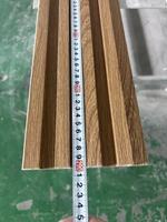Panneau mural rainuré WPC imitation bois Haosen, étanche et ignifuge, pour grille intérieure de villa et mur de fond TV - Vente en gros usine