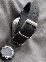 Montre classique de style sportif, boîtier en acier inoxydable noir mat, cadran noir, aiguilles lumineuses, bracelet en cuir, pour hommes, durable, résistante à l'eau