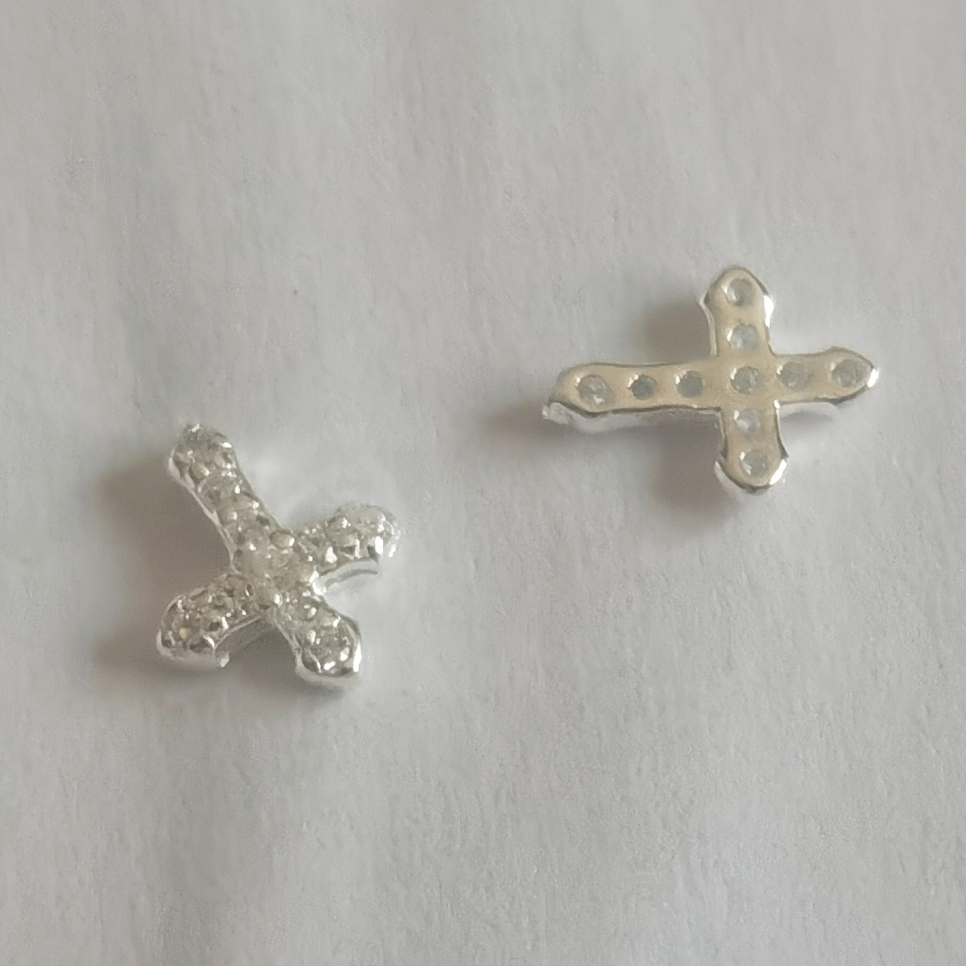 Croix en argent 925 avec diamant