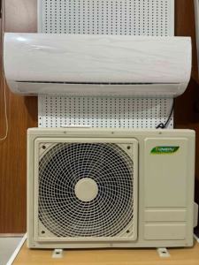 Climatiseur solaire hybride onduleur solaire climatiseur solaire <span class=keywords><strong>AC</strong></span> <span class=keywords><strong>unit</strong></span>é prix pour usage domestique 12000 18000 24000 Btu Options - Product Image 5