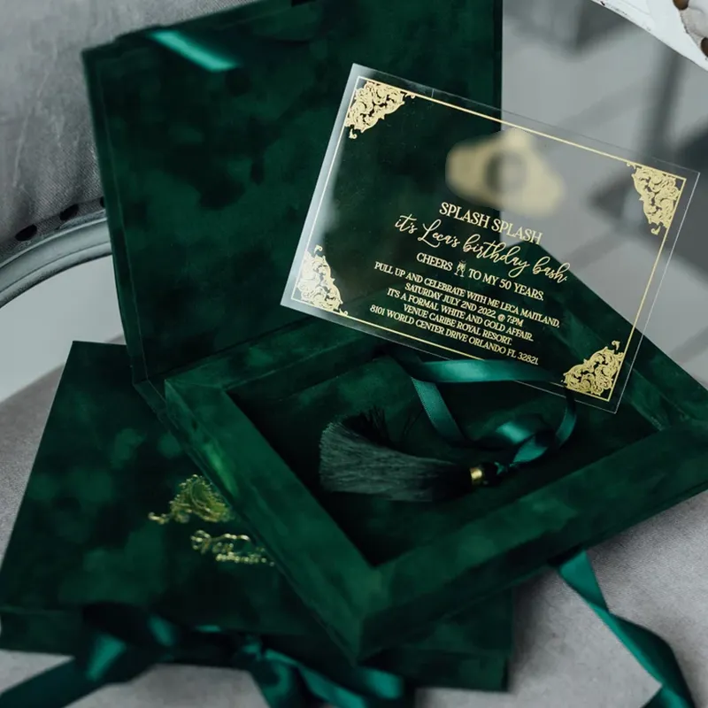 กล่องการ์ดเชิญงานแต่งงานกล่องกำมะหยี่สีเขียวสร้างสรรค์พร้อมกล่องอะคริลิคสำหรับงานแต่งงานตามสั่ง