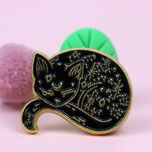 Personalizzato Kawaii artigianato in metallo bambini regali preferiti distintivi Pin animali simpatico cartone animato spille cappello risvolto Anime morbido smalto Pin