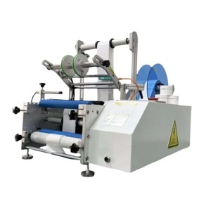 Machine d'étiquetage semi-automatique de bureau compacte pour bouteilles et cylindres ronds en verre et en plastique, mode manuel inclus - Product Image 1
