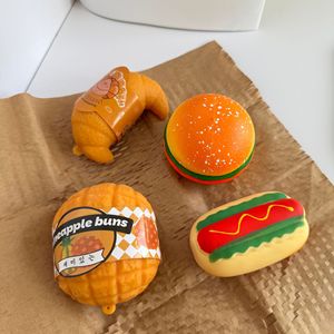 Set Famiglia di Giocattoli a Lenta Risalita: Hamburger, Cola, Patatine Fritte, Pollo Fritto (Simulazione) - Product Image 1